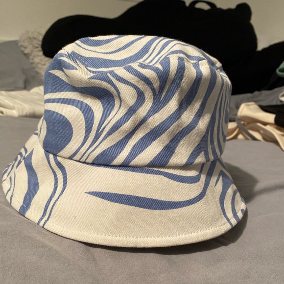 Patterned swirl bucket hat - Picture 2 of 5